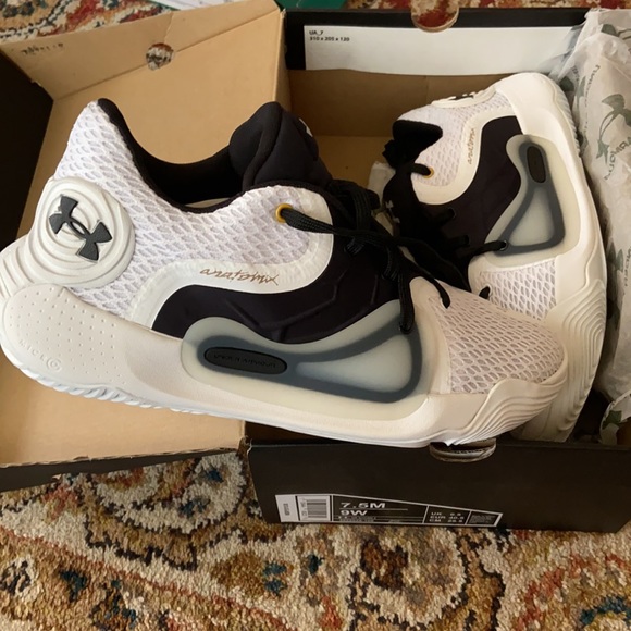 Under Armour Spawn 2 Basketball Shoe - Picture 4 of 4